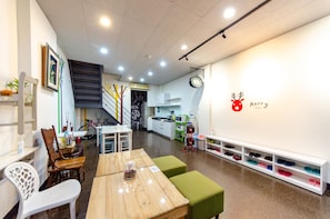 Lobby sitting area - Sigang Grandma House (Tainan)