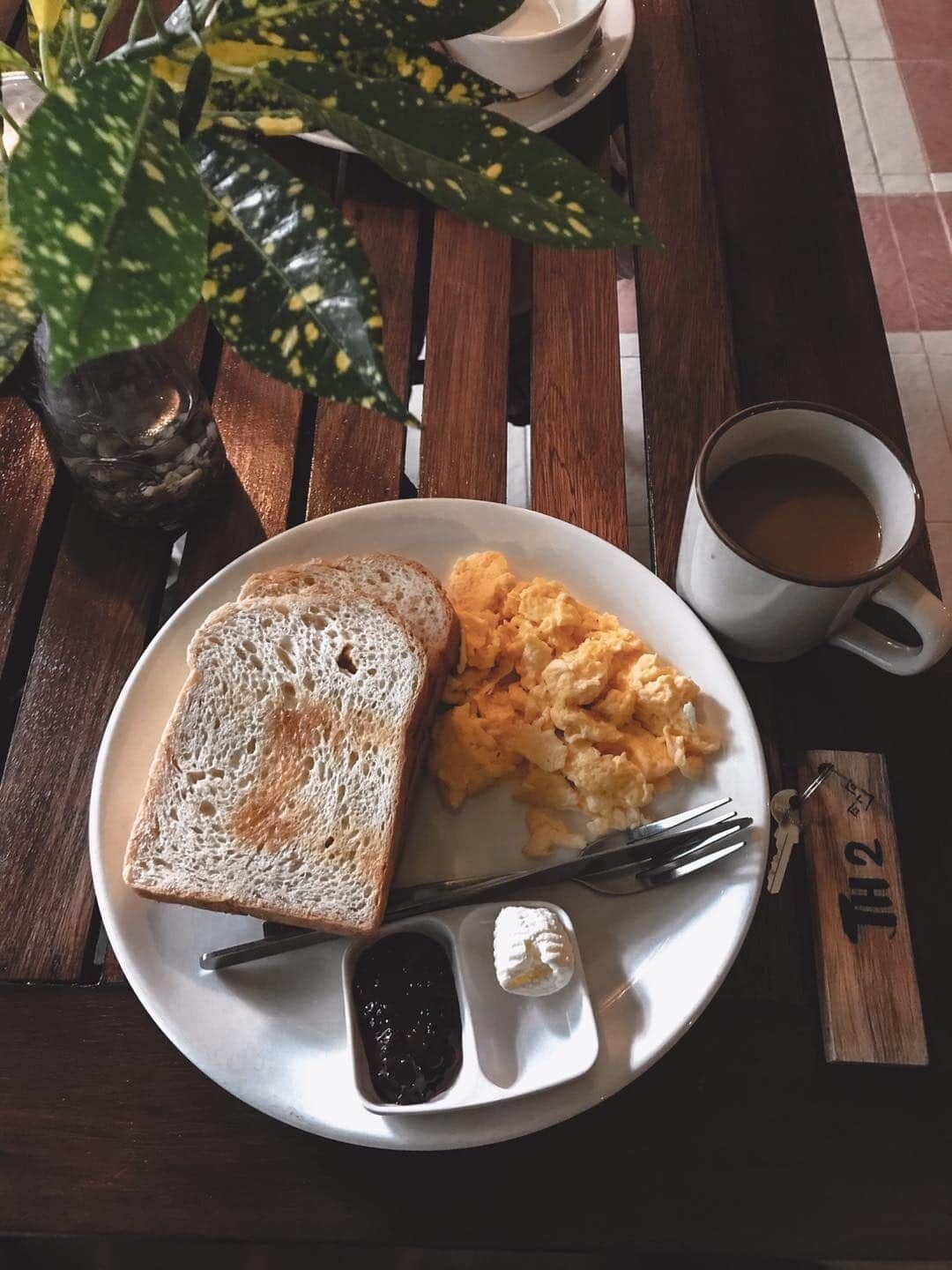 daily cooked-to-order breakfast for a fee