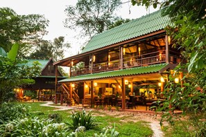 Café da manhã, almoço e jantar; culinária tailandesa 