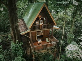 Treehouse 2-Storey | In-room safe, bed sheets