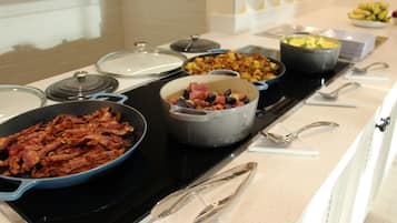 Free daily buffet breakfast