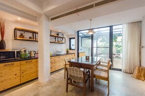 Fridge, microwave, oven, stovetop - Tree House (Tainan)