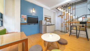 Family Loft, 2 Bedrooms, Kitchenette, City View | Living area | 40-inch flat-screen TV with cable channels, TV