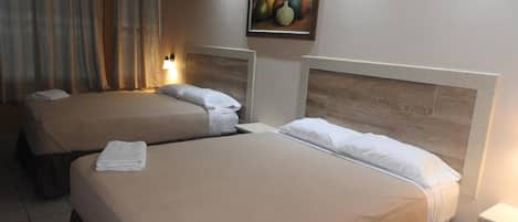 Desk, soundproofing, free WiFi, bed sheets