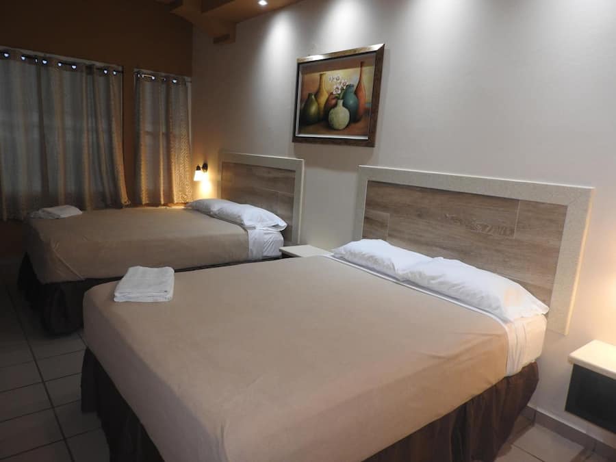 Meja, kalis bunyi, Wi-fi percuma, cadar katil