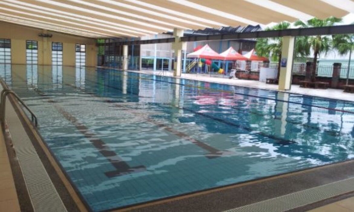 Piscine couverte, piscine extérieure (ouverte en saison)