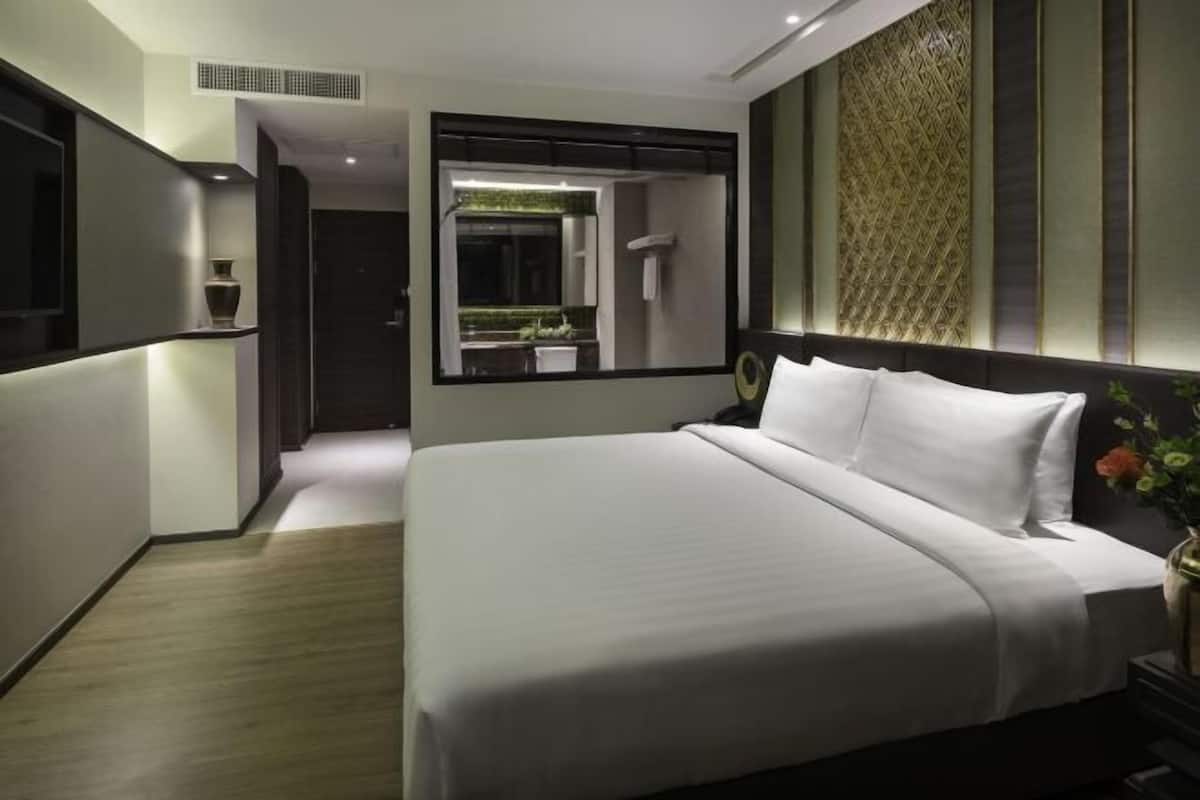 Minibar, in-room safe, desk, blackout curtains