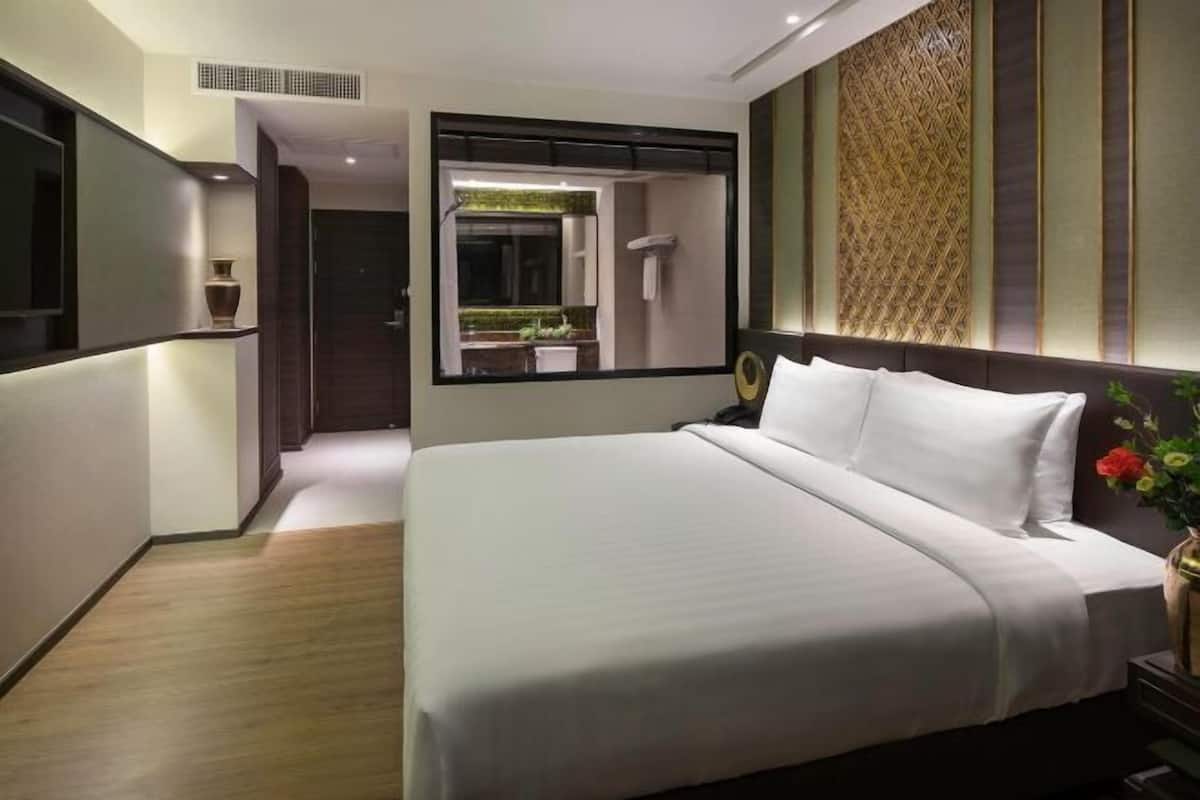 Minibar, in-room safe, desk, blackout curtains
