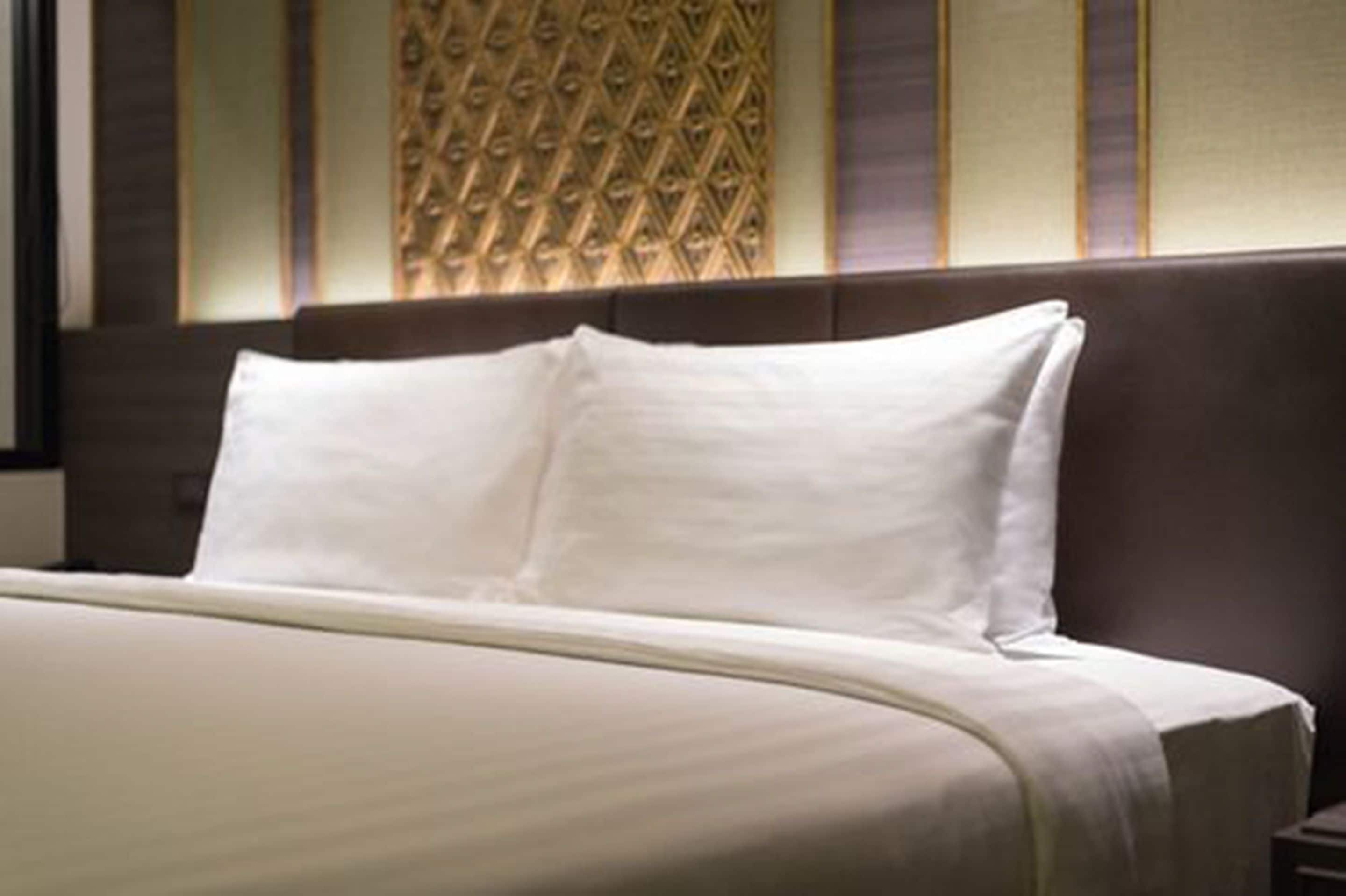 deluxe double room, city view | 1 bedroom, minibar, in-room safe, desk