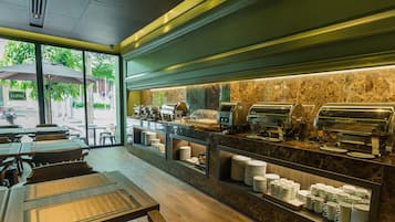 Colazione continentale, servita tutte le mattine (299 THB a persona)