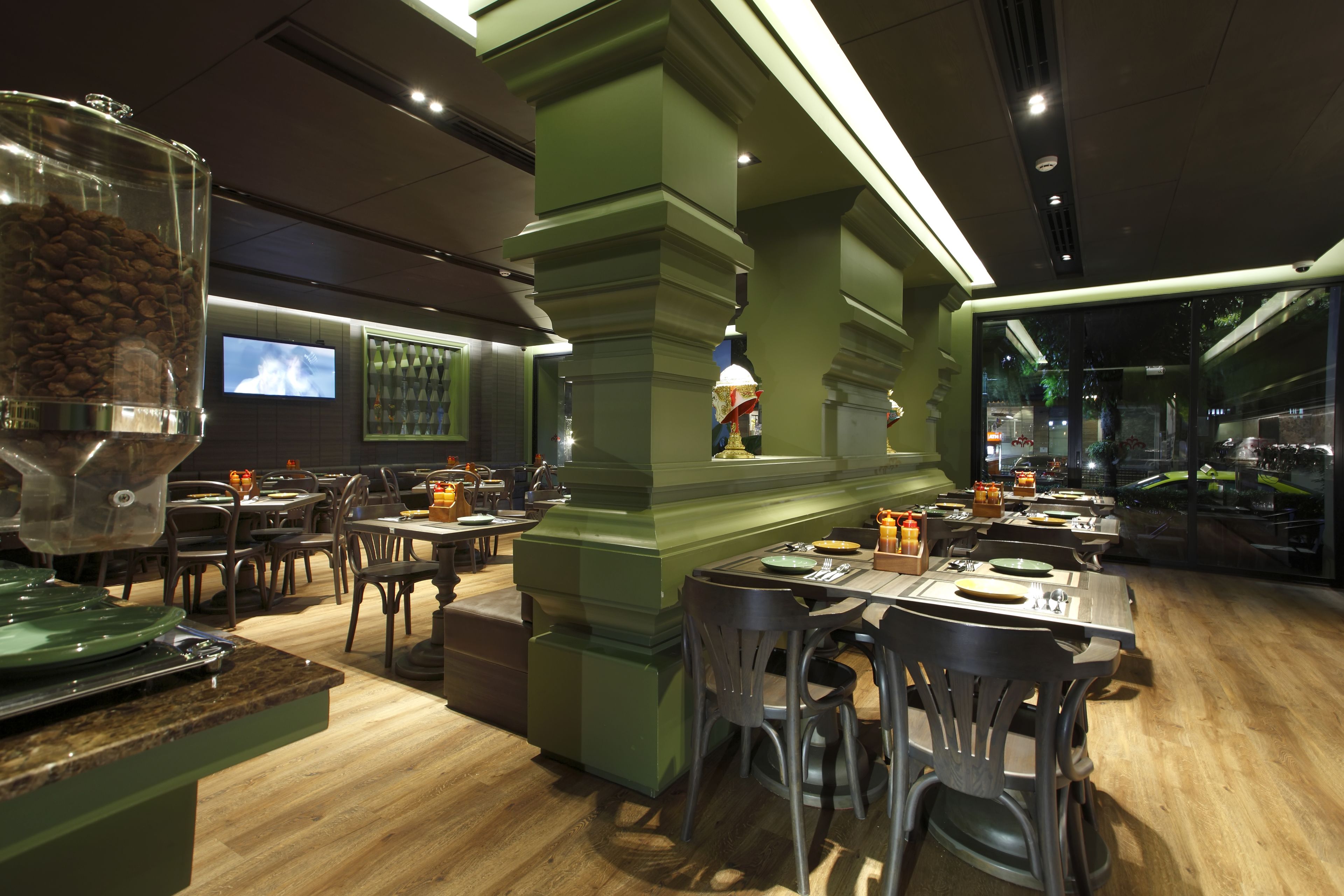 breakfast, lunch, dinner served; thai cuisine