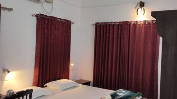 Family Double Room, 1 Bedroom, River View | Premium bedding, in-room safe, blackout curtains, soundproofing