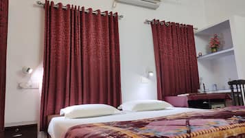 Premium bedding, in-room safe, blackout curtains, soundproofing