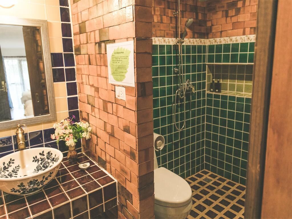 superior triple room | bathroom | shower, rainfall showerhead, free toiletries, hair dryer