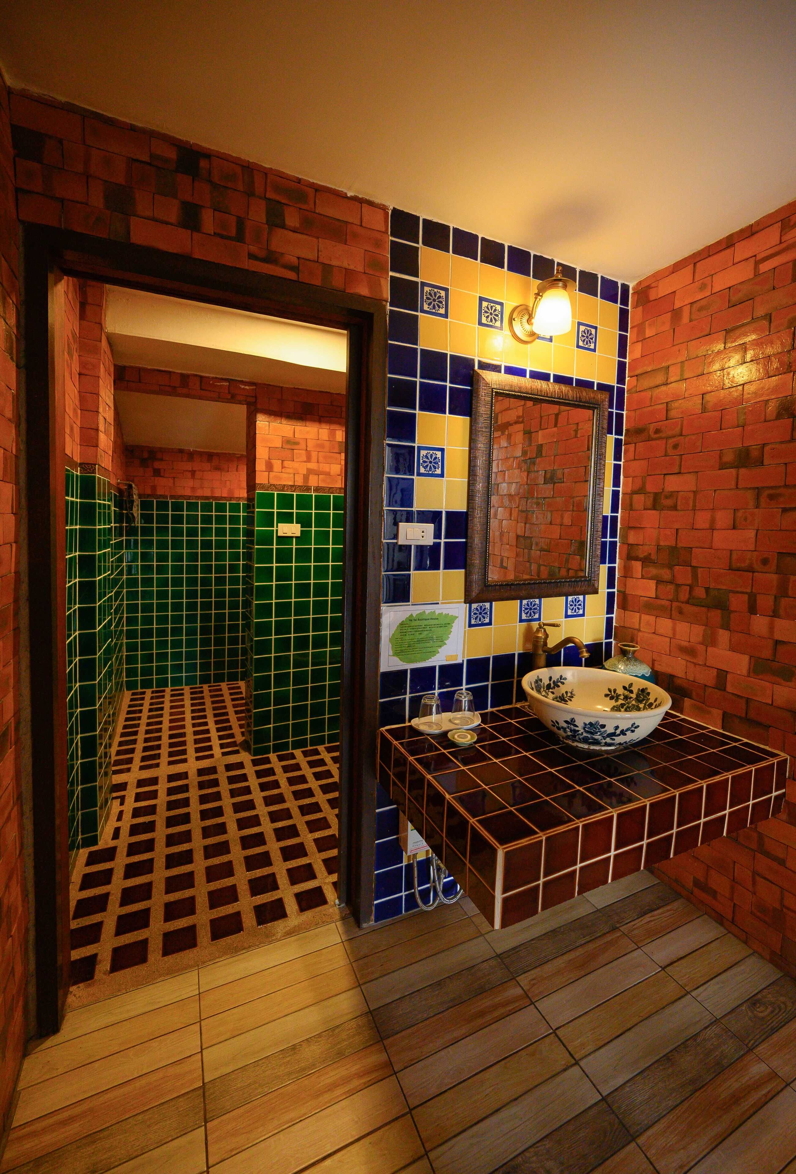 superior double room | bathroom | shower, rainfall showerhead, free toiletries, hair dryer