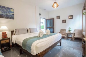 Family Triple Room | Desk, laptop workspace, free WiFi, bed sheets - Hetai Boutique House (Chiang Mai)