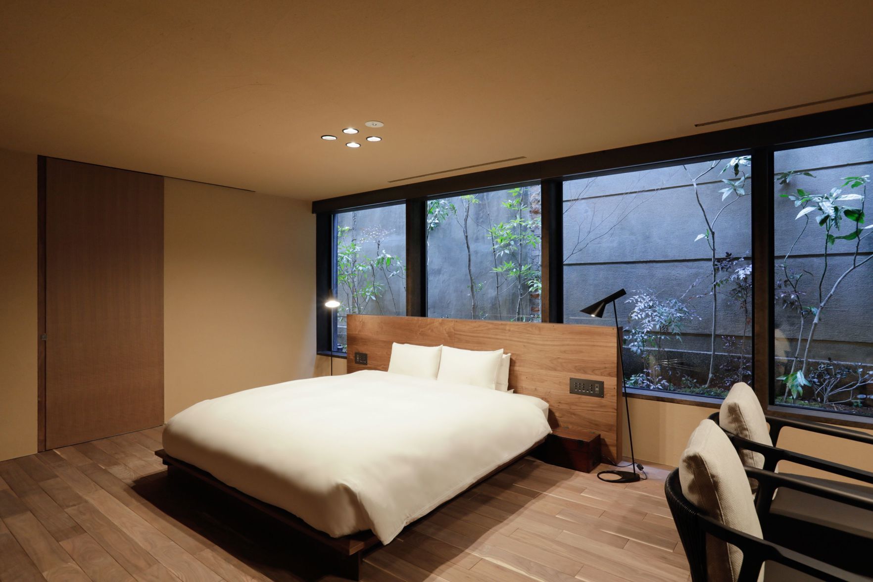 Luxe beddengoed, donsdekens, een minibar, een kluis op de kamer
