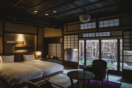 Deluxe Room | Premium bedding, down comforters, minibar, in-room safe
