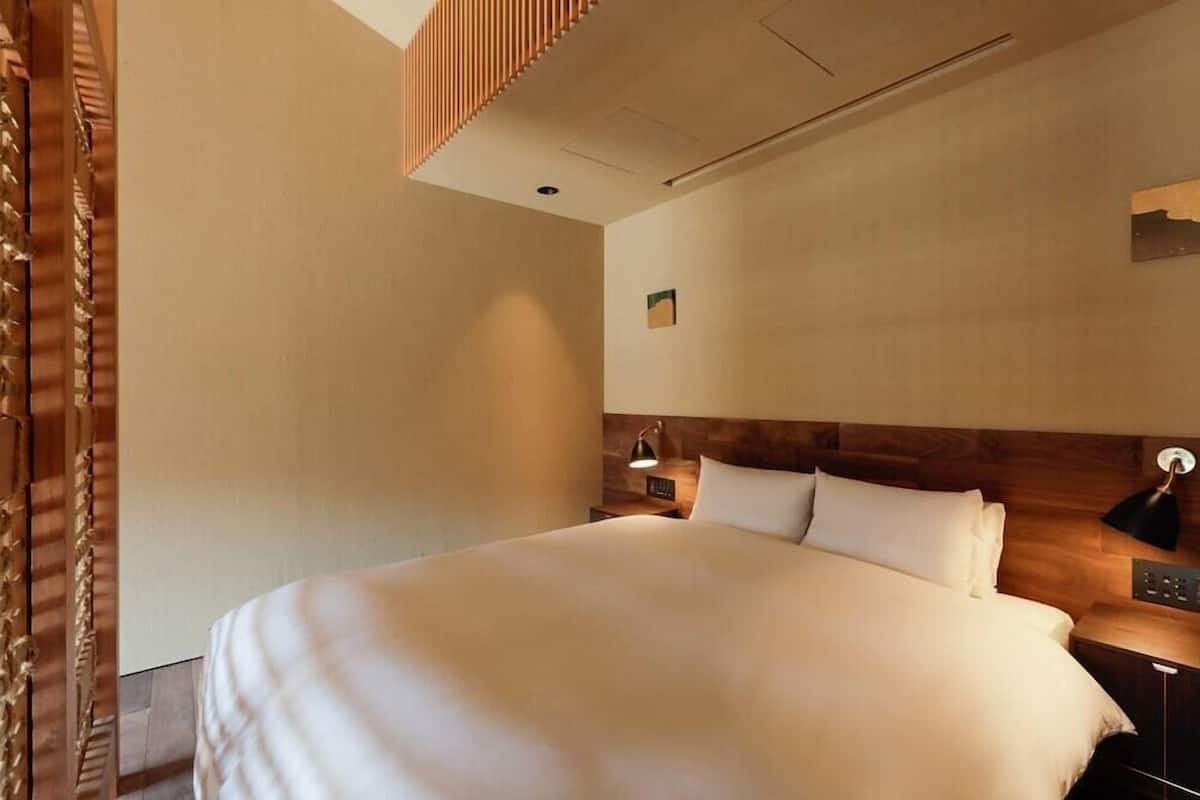 Premium bedding, down duvets, minibar, in-room safe