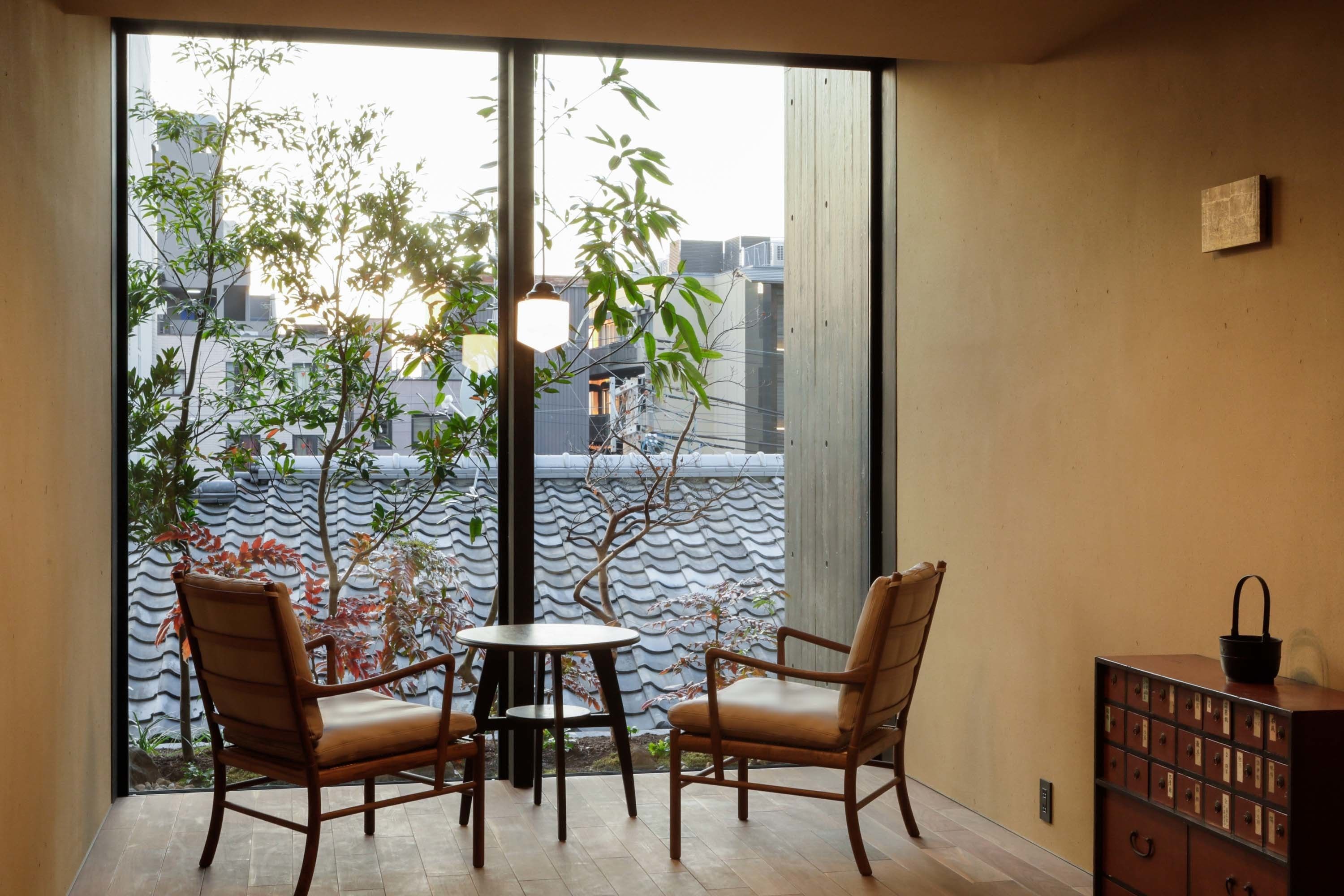 Kahden hengen deluxe-huone, lisärakennuksessa (Annex 3) | Ylelliset vuodevaatteet, untuvapeitot, minibaari, tallelokero huoneessa