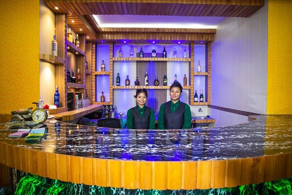 Bar (trong khuôn viên)