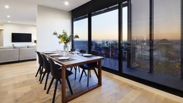 Deluxe Apartment, 3 Bedrooms, City View | In-room dining
