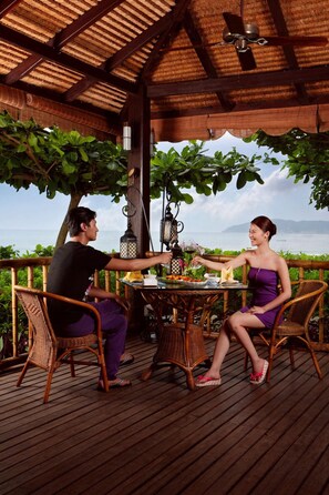 5 restaurants, breakfast served - San Ya Horizon Resort & Spa (Sanya)