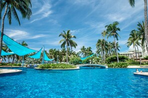 Indoor pool, 2 outdoor pools - San Ya Horizon Resort & Spa (Sanya)