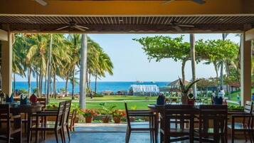 5 restaurants, breakfast served