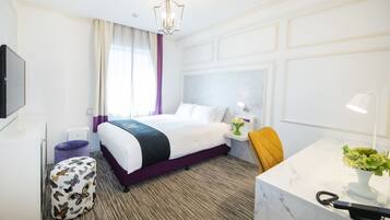 Premium bedding, in-room safe, desk, free WiFi