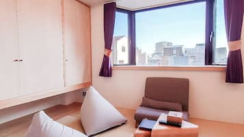 Caja fuerte, decoración individual, cortinas opacas