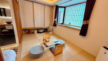 Family Double or Twin Room, Non Smoking, Bathtub