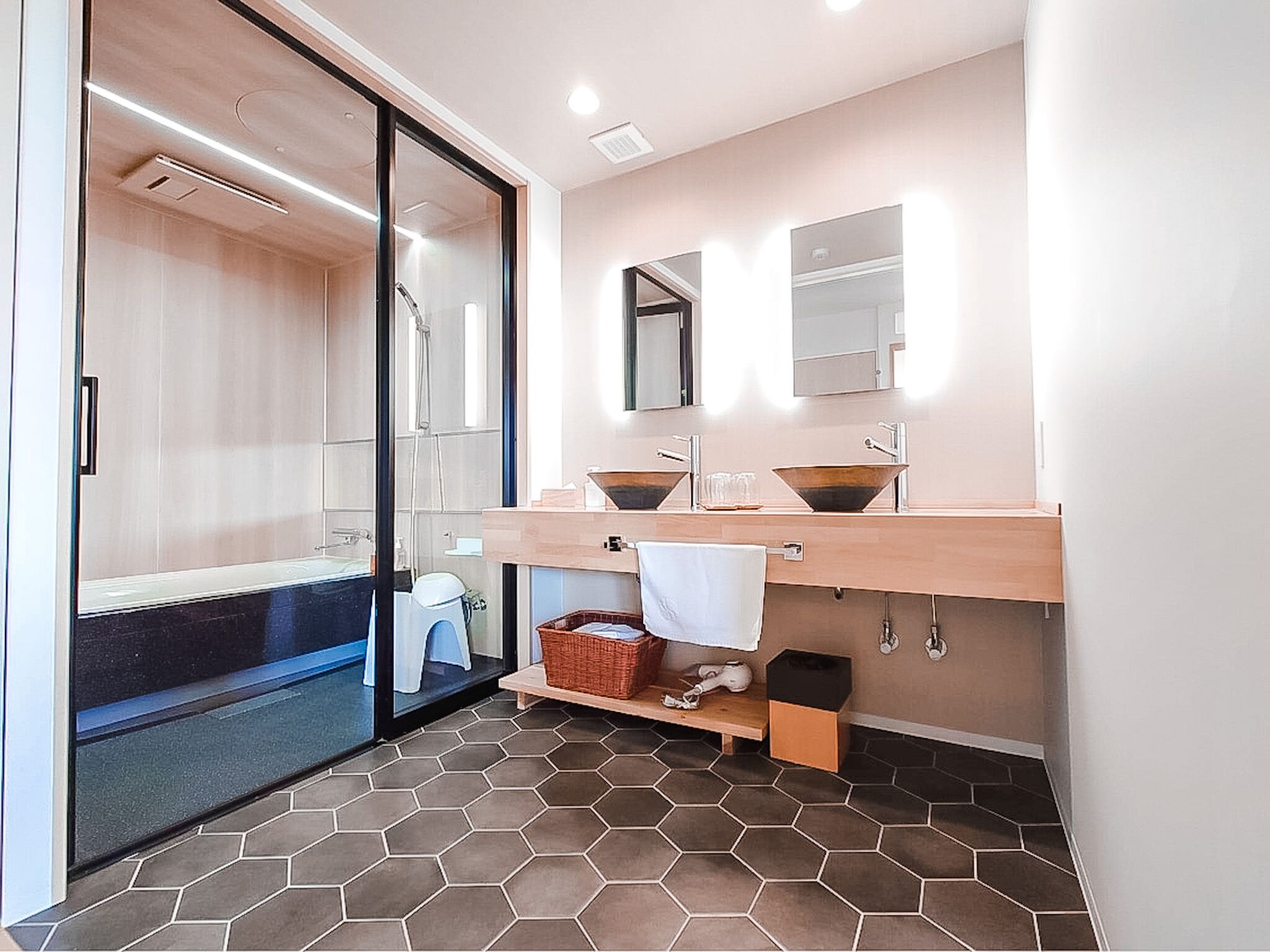 japanese suite non-smoking | bathroom | separate bathtub and shower, deep-soaking bathtub, free toiletries