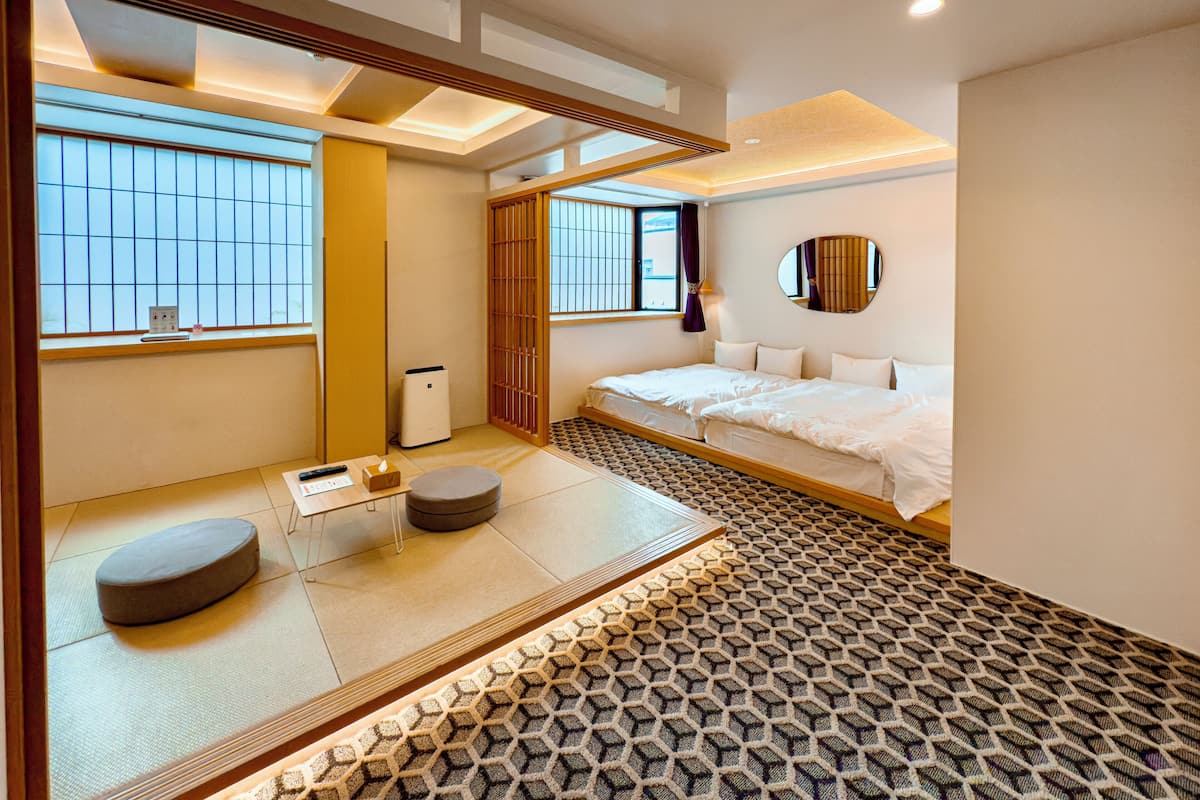 Deluxe Twin Room | In-room safe, individually decorated, blackout drapes