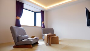 Traditionell svit (Japanese Suite) | Värdeförvaringsskåp på rummet och individuell inredning