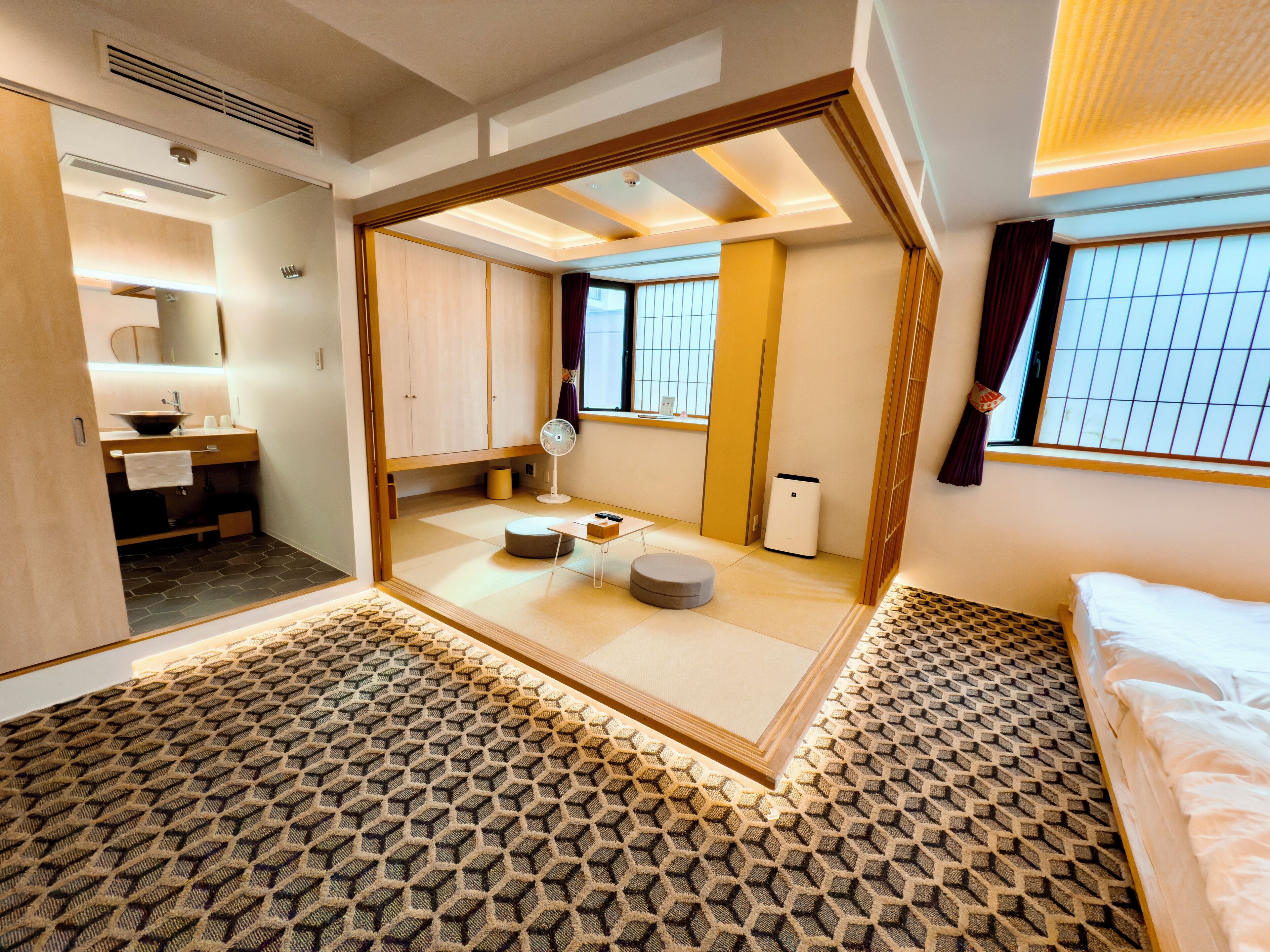 Deluxe Twin Room | In-room safe, individually decorated, blackout drapes