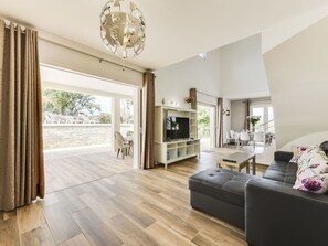 TV - Beautiful private villa for 8 guests with private pool, WIFI, A/C, TV and terrace (Cogolin)