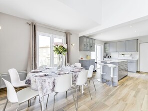 Dining - Beautiful private villa for 8 guests with private pool, WIFI, A/C, TV and terrace (Cogolin)