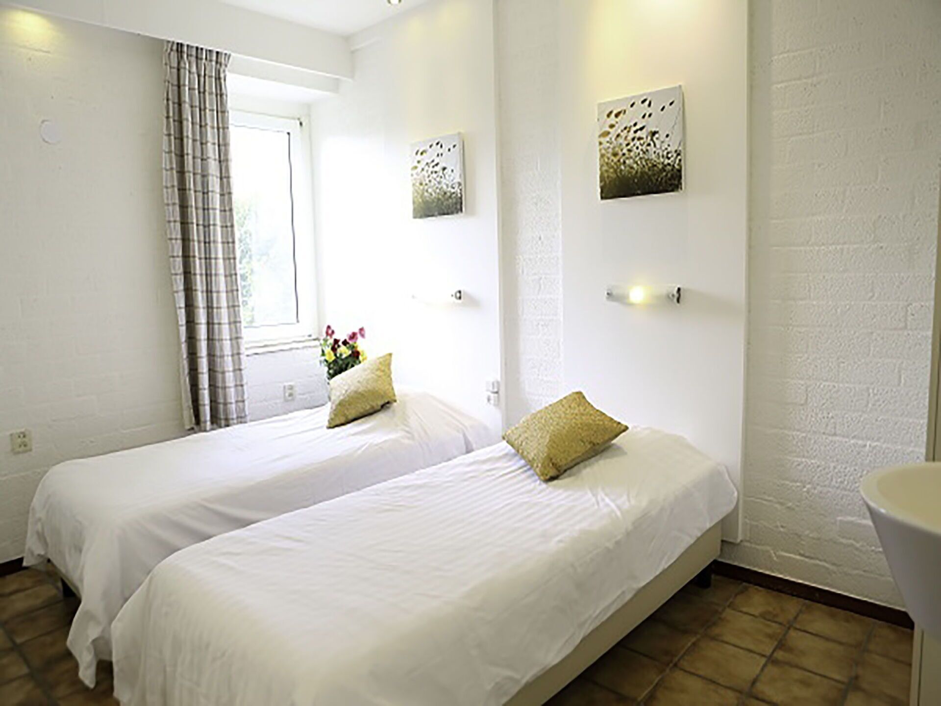 Furniture, Comfort, Textile, Wood, Shade, Interior Design, Building, Floor, Bed