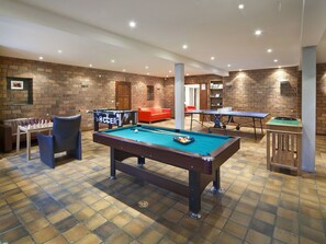 Games room - Wonderful private villa for 6 guests with WIFI, TV, terrace and pets allowed (Landsrade)