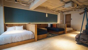 1 bedroom, blackout drapes, free WiFi, bed sheets