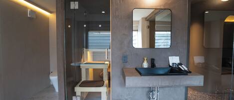 King Suite with Balcony, Non Smoking | Bathroom | Shower, free toiletries, hair dryer, slippers