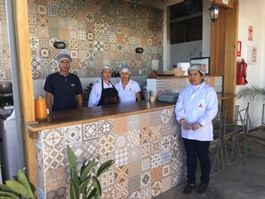 Café da manhã completo grátis todos os dias