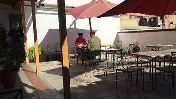 Sudah termasuk sarapan lengkap setiap hari