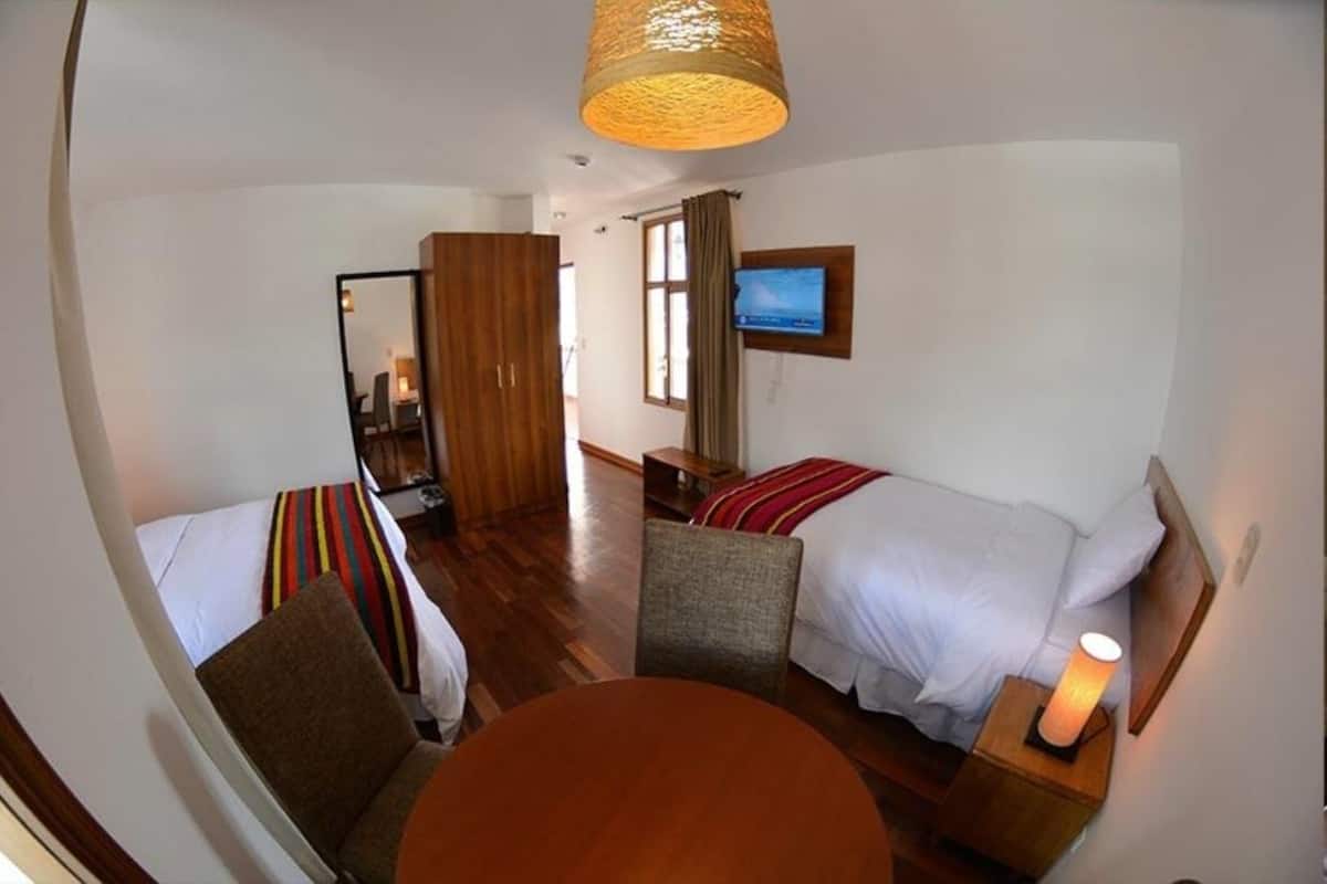 Triple Room, Mountain View | In-room safe, desk, free WiFi