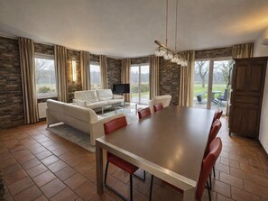 TV, fireplace - Stunning private villa for 6 people with WIFI, TV, terrace and pets allowed (Landsrade)