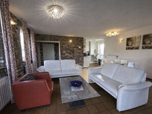 TV, fireplace - Stunning private villa for 6 people with WIFI, TV, terrace and pets allowed (Landsrade)