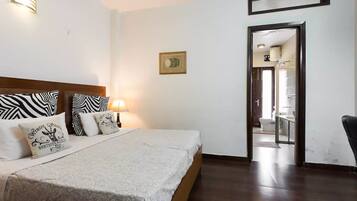 Egyptian cotton sheets, premium bedding, memory foam beds, minibar