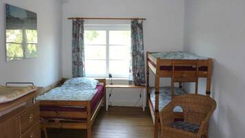 2 bedrooms, travel crib, WiFi, bed sheets