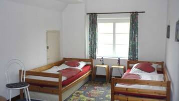 2 Schlafzimmer, Reisekinderbett, WLAN, BettwÀsche